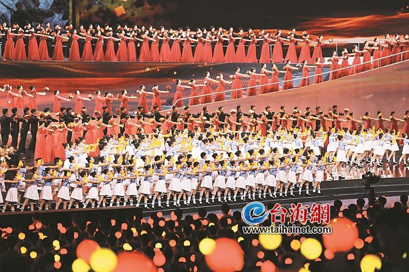 厦门庆祝中国共产党成立100周年文艺演出昨晚举行